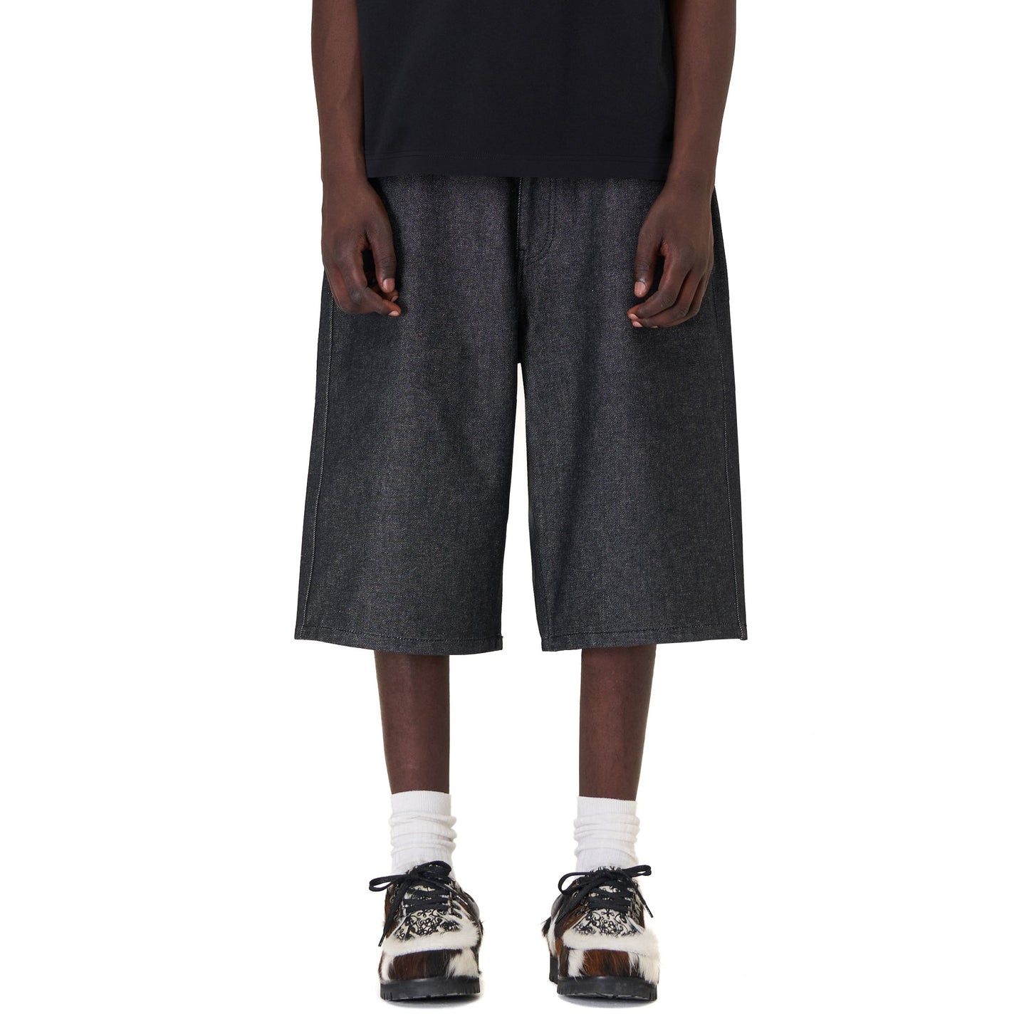 "aziza" black raw Jorts 02